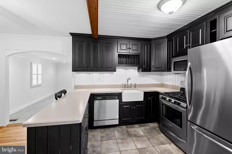 Kitchen - 104 Glenmoore Ave, Cockeysville, MD 21030 photo 2 of 3