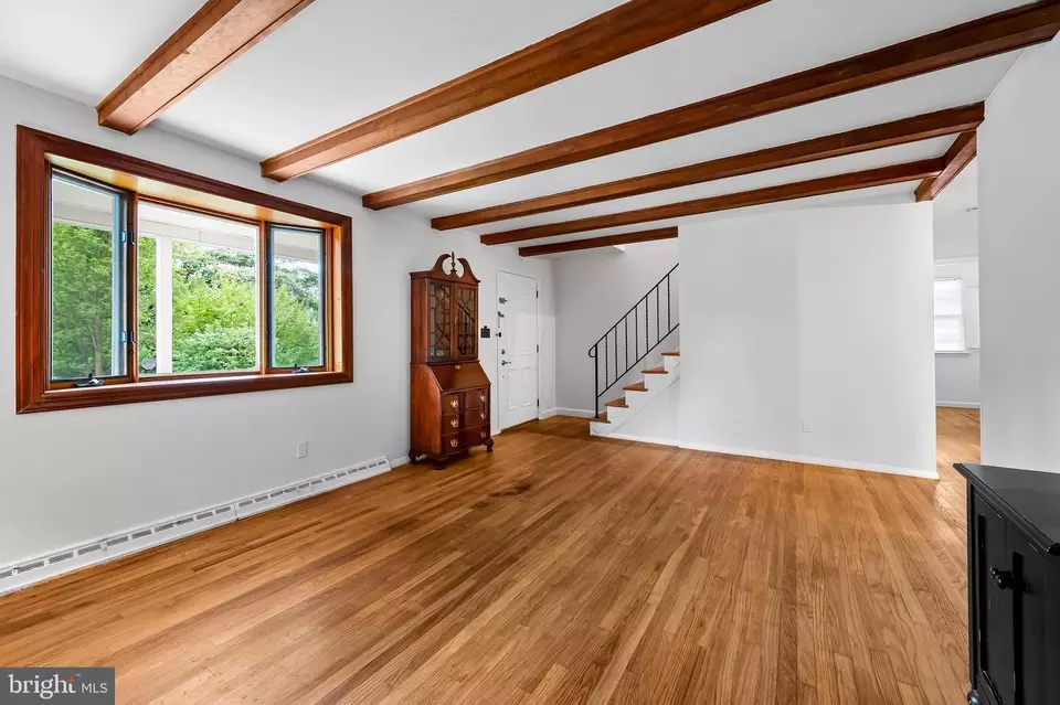 Living - 104 Glenmoore Ave, Cockeysville, MD 21030 photo 1 of 5