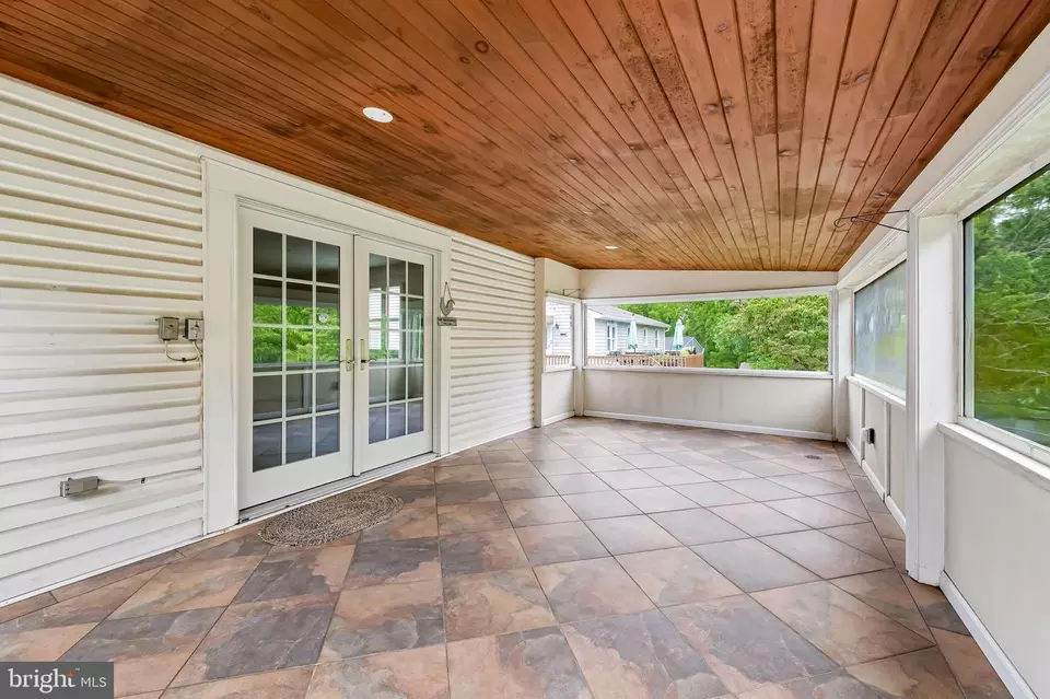 Exterior - 104 Glenmoore Ave, Cockeysville, MD 21030 photo 5 of 9