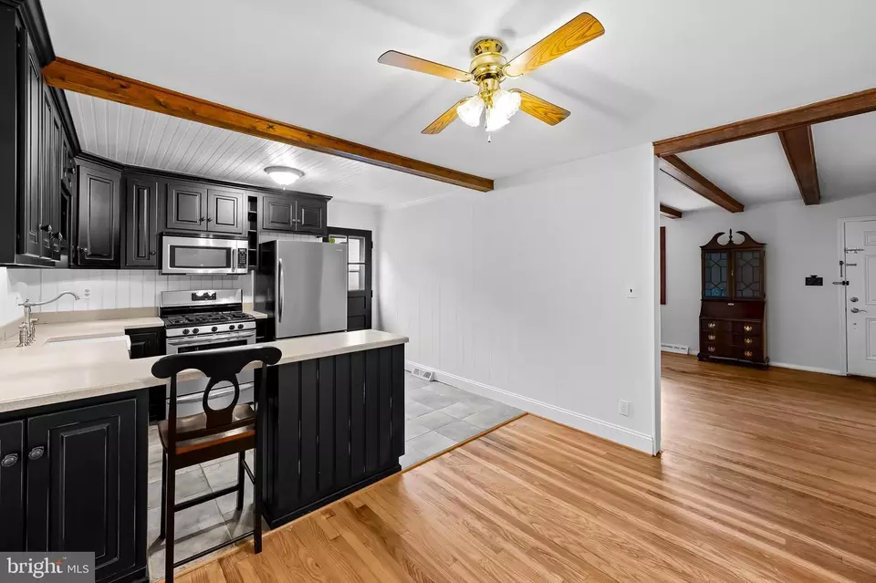 Entry Way - 104 Glenmoore Ave, Cockeysville, MD 21030 photo 2 of 4