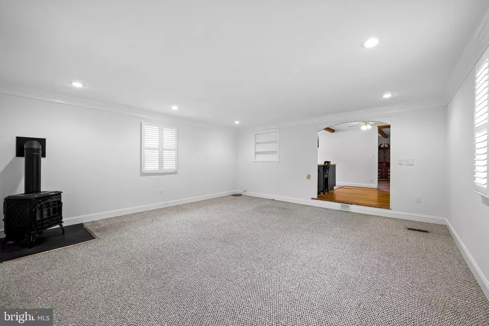 Living - 104 Glenmoore Ave, Cockeysville, MD 21030 photo 5 of 5