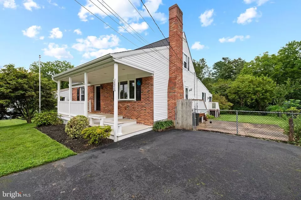 Exterior - 104 Glenmoore Ave, Cockeysville, MD 21030 photo 2 of 9