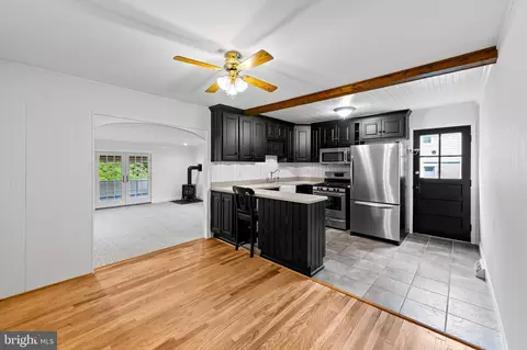 Entry Way - 104 Glenmoore Ave, Cockeysville, MD 21030 photo 1 of 4
