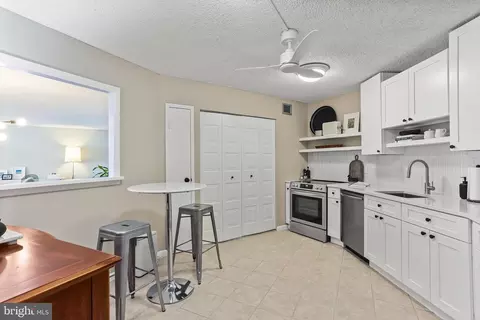 Kitchen - 205 E Joppa Rd #1907, Towson, MD 21286 photo 2 of 3
