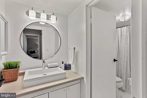 Bath - 205 E Joppa Rd #1907, Towson, MD 21286 photo 1 of 2