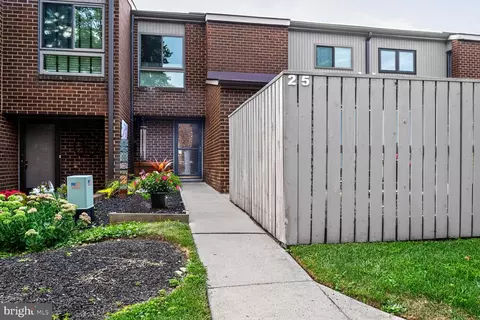 25 Farmhouse Ct, Pikesville, MD 21208