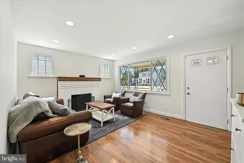 Living - 2512 N Point Rd, Dundalk, MD 21222 photo 1 of 1