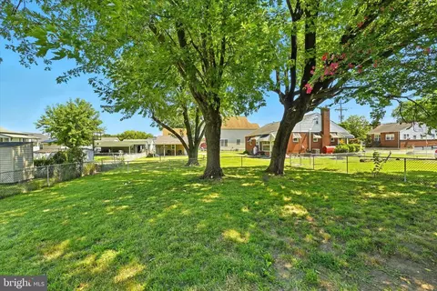 Exterior - 2512 N Point Rd, Dundalk, MD 21222 photo 2 of 4