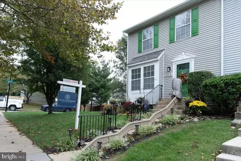 3915 Queens Lace St, Pikesville, MD 21208