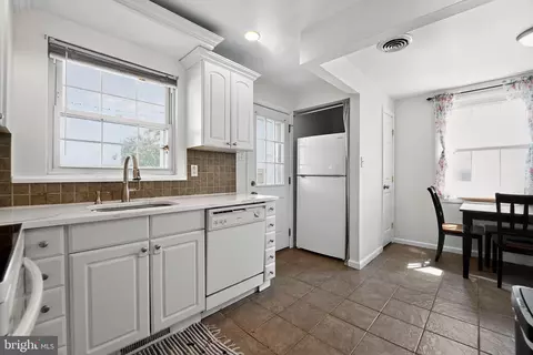 Entry Way - 3127 Cornwall Rd, Dundalk, MD 21222 photo 1 of 3