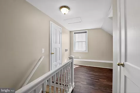 Entry Way - 3127 Cornwall Rd, Dundalk, MD 21222 photo 2 of 3