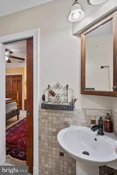 Bath - 223 Dunkirk Rd, Baltimore, MD 21212 photo 2 of 8