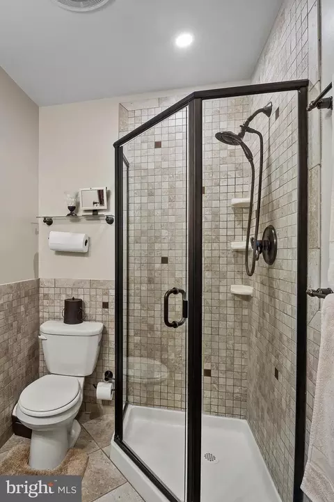 Bath - 223 Dunkirk Rd, Baltimore, MD 21212 photo 1 of 8