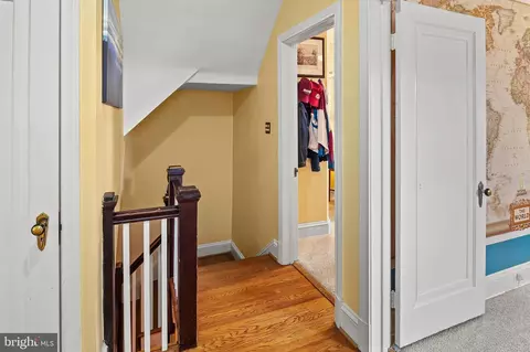 Entry Way - 223 Dunkirk Rd, Baltimore, MD 21212 photo 3 of 4