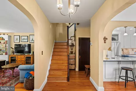 Entry Way - 223 Dunkirk Rd, Baltimore, MD 21212 photo 1 of 4