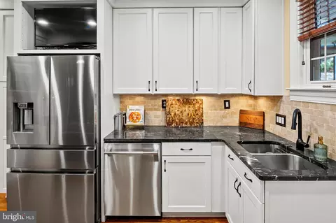 Kitchen - 223 Dunkirk Rd, Baltimore, MD 21212 photo 4 of 4