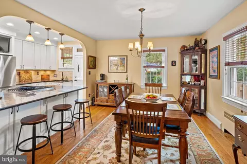 Dining - 223 Dunkirk Rd, Baltimore, MD 21212 photo 1 of 2