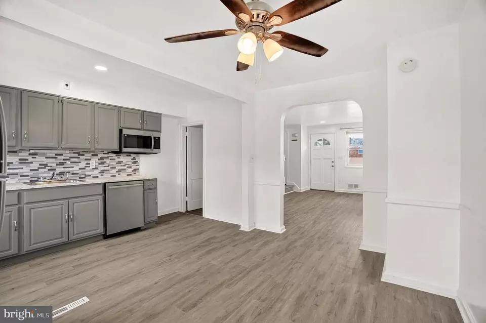 Entry Way - 5427 Channing Rd, Baltimore, MD 21229 photo 2 of 2