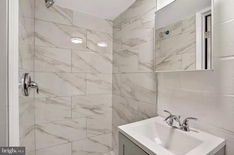 Bath - 5427 Channing Rd, Baltimore, MD 21229 photo 3 of 3