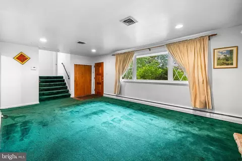 Living - 1304 Heather Hill Rd, Baltimore, MD 21239 photo 3 of 8
