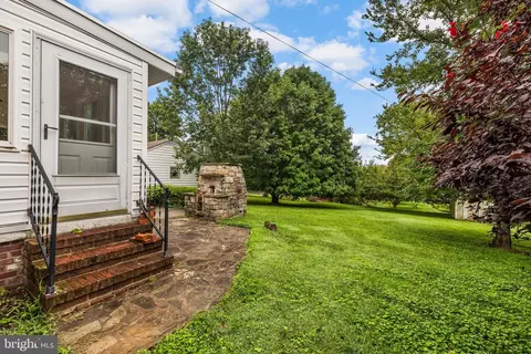 Exterior - 1304 Heather Hill Rd, Baltimore, MD 21239 photo 2 of 7