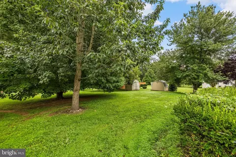 Exterior - 1304 Heather Hill Rd, Baltimore, MD 21239 photo 7 of 7