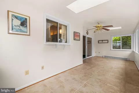 Entry Way - 1304 Heather Hill Rd, Baltimore, MD 21239 photo 2 of 5