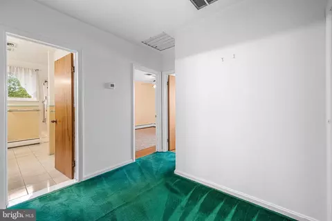 Entry Way - 1304 Heather Hill Rd, Baltimore, MD 21239 photo 3 of 5
