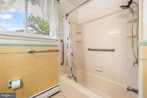 Bath - 1304 Heather Hill Rd, Baltimore, MD 21239 photo 2 of 3