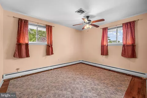 Bedroom - 1304 Heather Hill Rd, Baltimore, MD 21239 photo 1 of 4