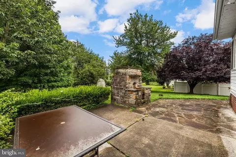 Exterior - 1304 Heather Hill Rd, Baltimore, MD 21239 photo 4 of 7