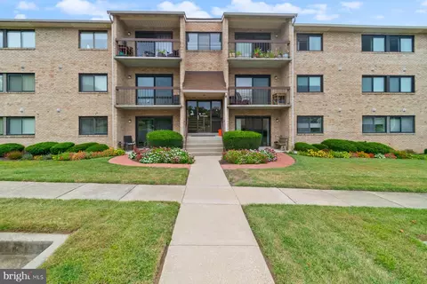 3 Summit Hill Ct #T-2, Catonsville, MD 21228