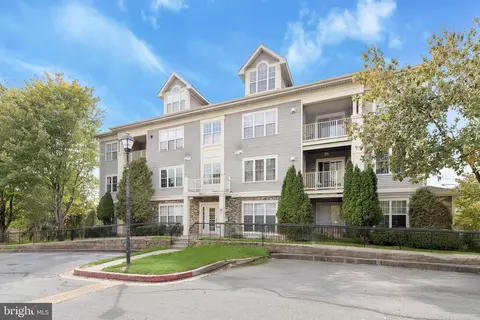 8811 Stone Ridge Cir #201, Pikesville, MD 21208