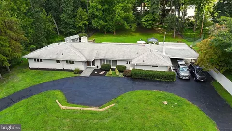 8207 Marcie Dr, Pikesville, MD 21208