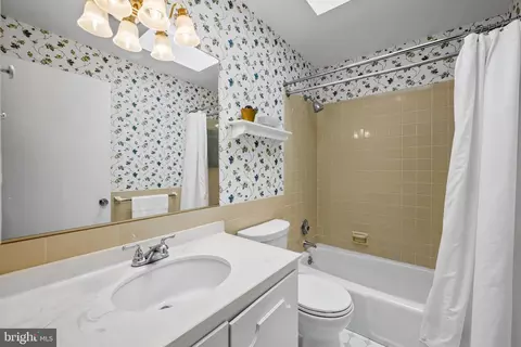 Bath - 17 Sunnyview Dr, Phoenix, MD 21131 photo 2 of 3