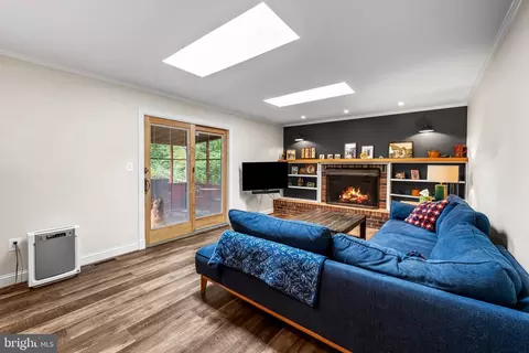 Living - 17 Sunnyview Dr, Phoenix, MD 21131 photo 4 of 4