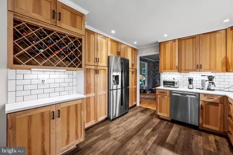 Kitchen - 17 Sunnyview Dr, Phoenix, MD 21131 photo 4 of 6