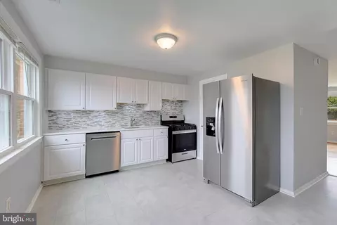 4330 Annapolis Rd, Halethorpe, MD 21227 photo 11