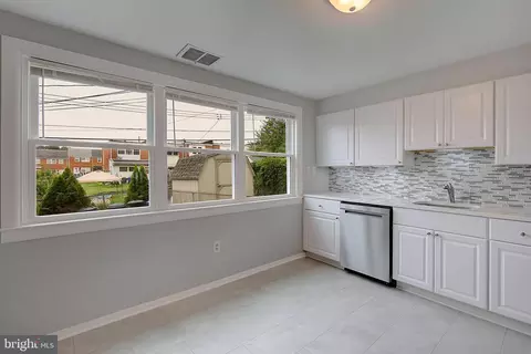 4330 Annapolis Rd, Halethorpe, MD 21227 photo 10