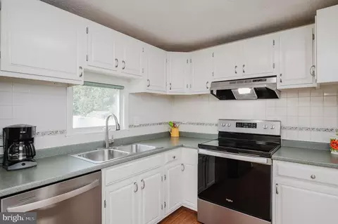 Kitchen - 4 Knaves Ct, Nottingham, MD 21236 photo 2 of 3