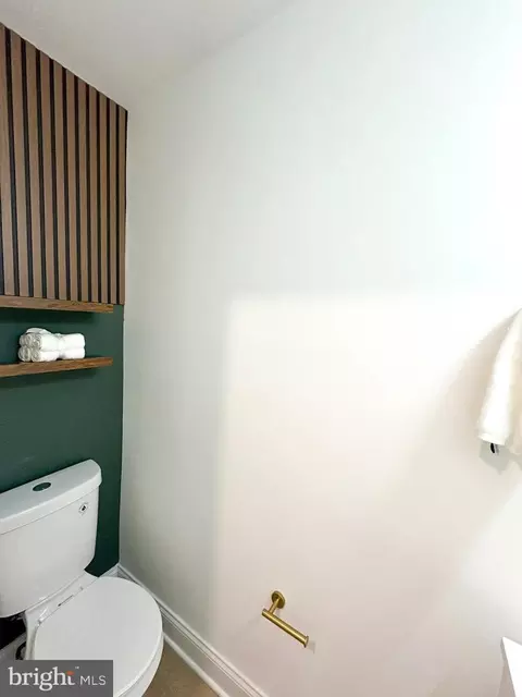 Bath - 209 Main St, Dundalk, MD 21222 photo 4 of 7