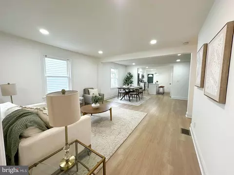 Entry Way - 209 Main St, Dundalk, MD 21222 photo 1 of 8