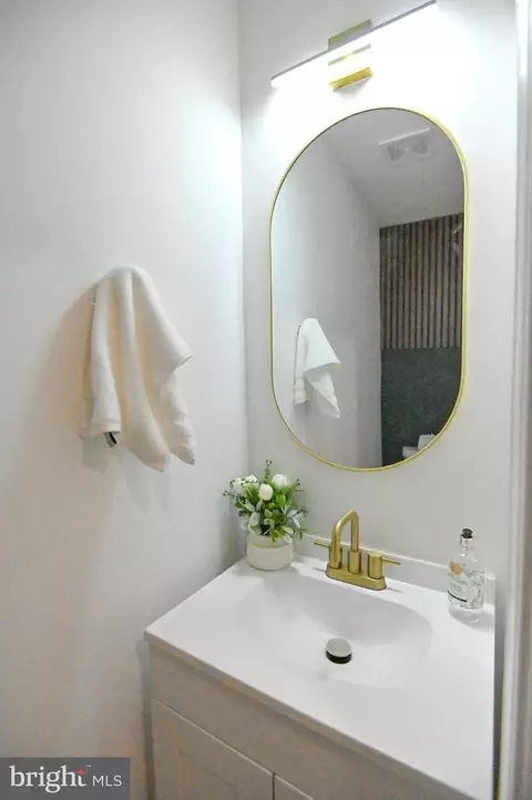 Bath - 209 Main St, Dundalk, MD 21222 photo 5 of 7