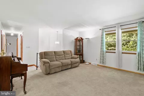 Living - 13406 Fork Rd, Baldwin, MD 21013 photo 2 of 4