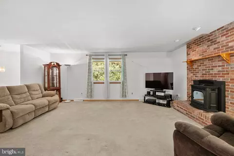 Living - 13406 Fork Rd, Baldwin, MD 21013 photo 3 of 4