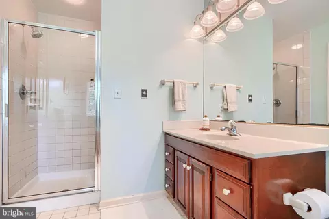 Bath - 9 Kincaid Ct, Baldwin, MD 21013 photo 5 of 5