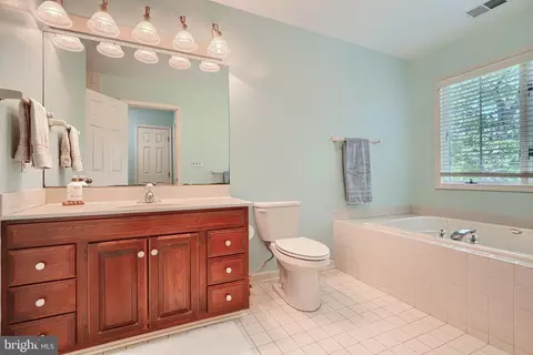 Bath - 9 Kincaid Ct, Baldwin, MD 21013 photo 4 of 5