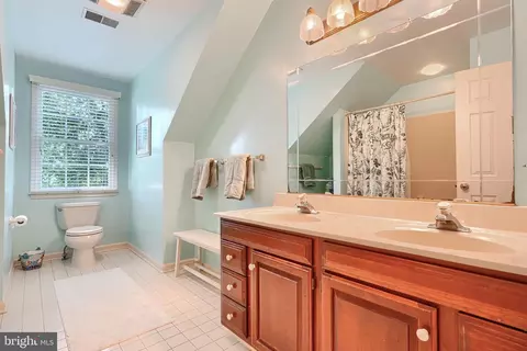 Bath - 9 Kincaid Ct, Baldwin, MD 21013 photo 2 of 5