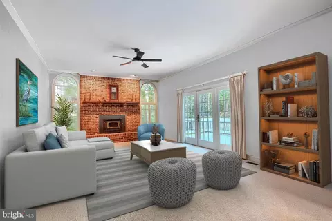 Living - 9 Kincaid Ct, Baldwin, MD 21013 photo 2 of 3