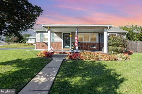 Exterior - 10 Propeller Dr, Middle River, MD 21220 photo 6 of 7